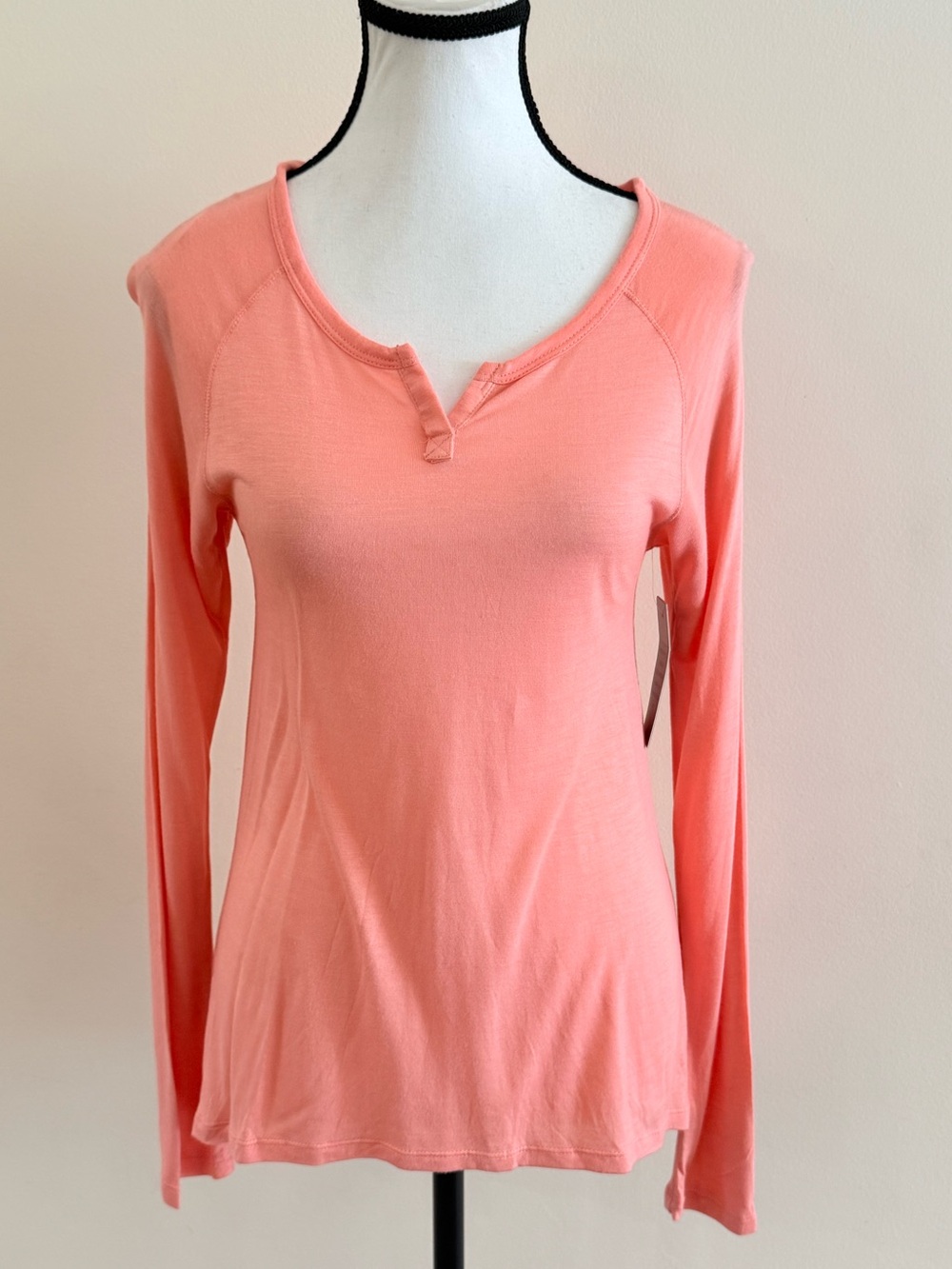 Women's Long-Sleeve Notch-Neck Tee in Coral Pink size Medium